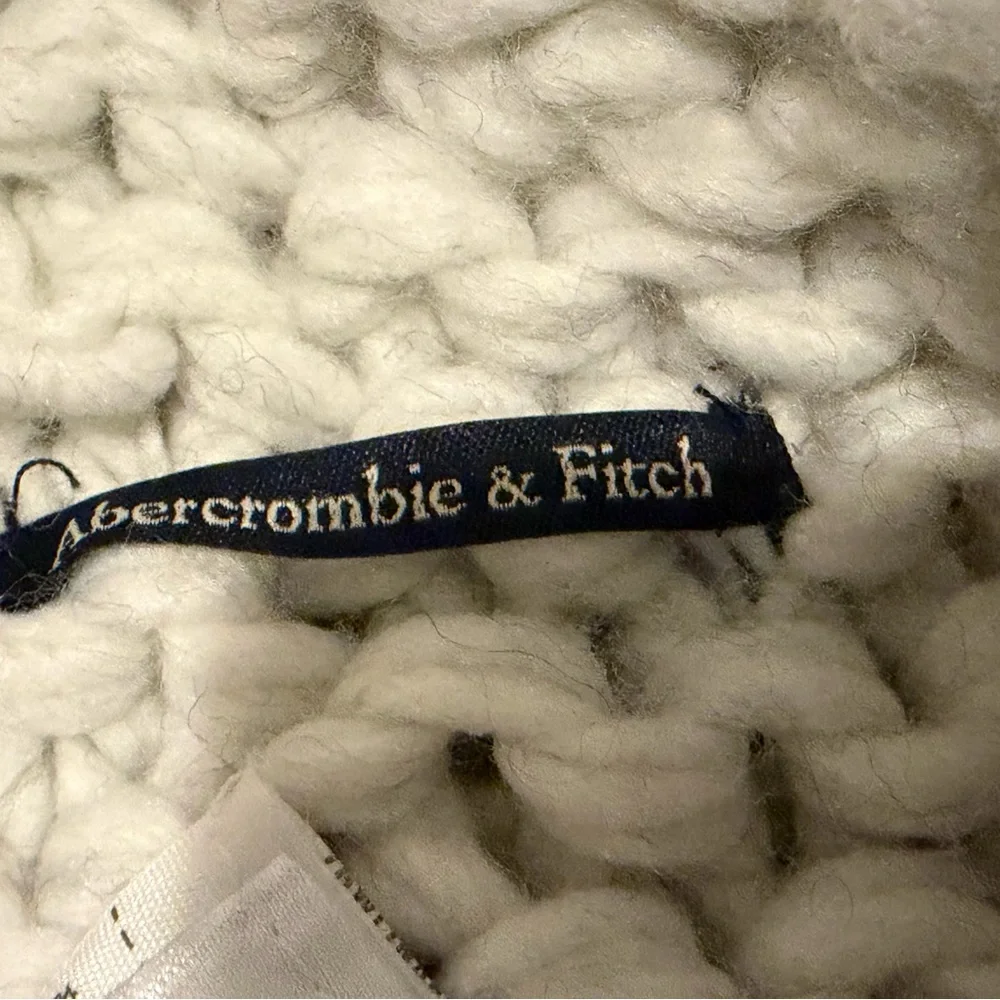 Abercrombie & Fitch Cream Colored Chunky Knit Wool Blend Infinity Scarf